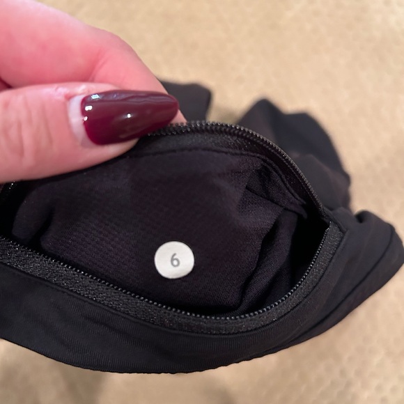 Black Lululemon 3/4 Leggings size 6 - Picture 2 of 3